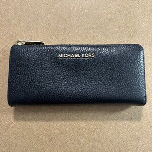 Michael Kors Jet Set Travel Wallet w/ Zip & Storage
